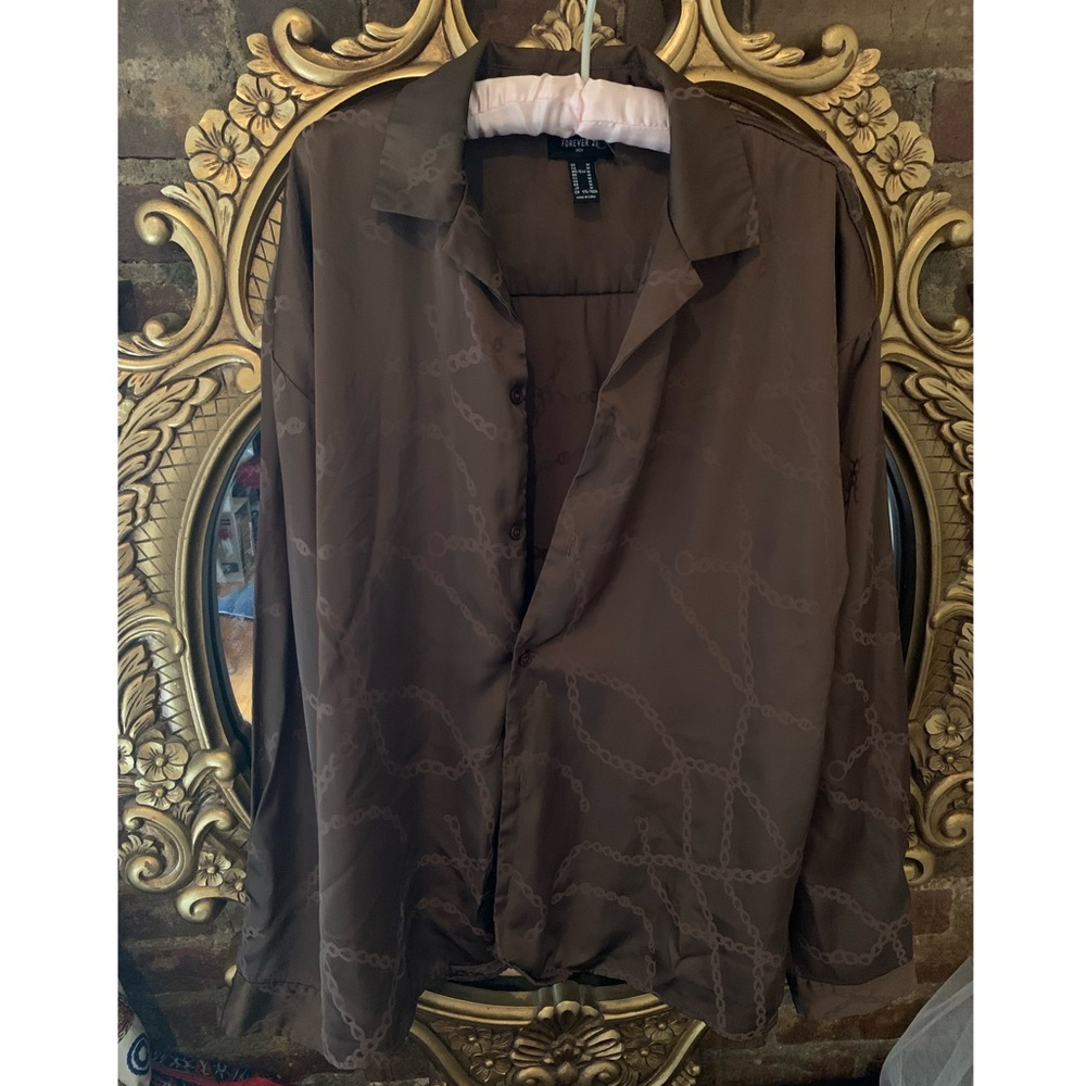 Forever 21 silky top chain print shirt in chocolate